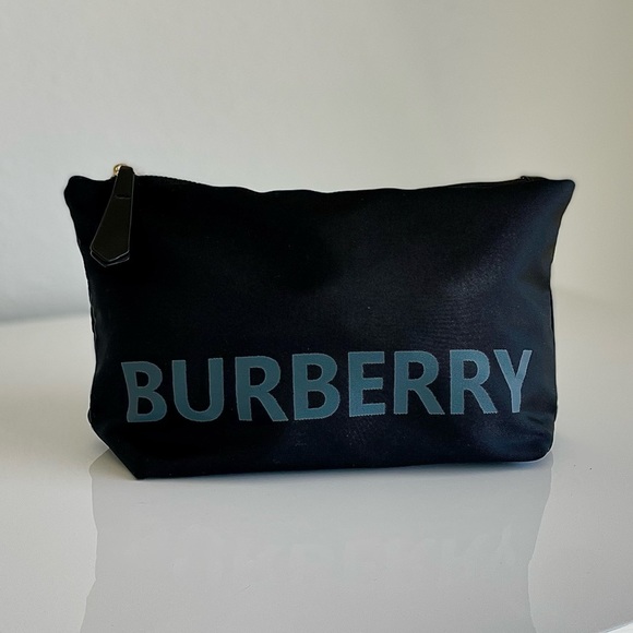BURBERRY 💯 Authentic Cosmetic Zippered Pouch ☆ Priced to Sell 💲 - Picture 2 of 12